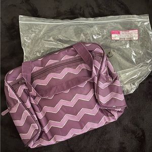 Thirty-One: NIP Handle-It Cosmetic Bag (Plum Chevron)